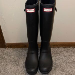 HARDLY WORN Tall HUNTER Boots.